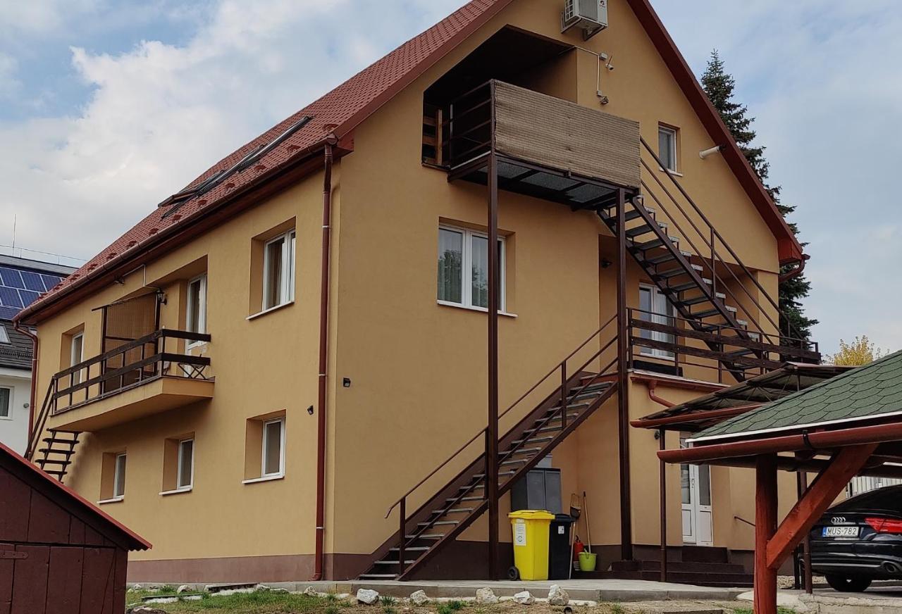 Katalin Apartmanhaz Miskolc Eksteriør billede